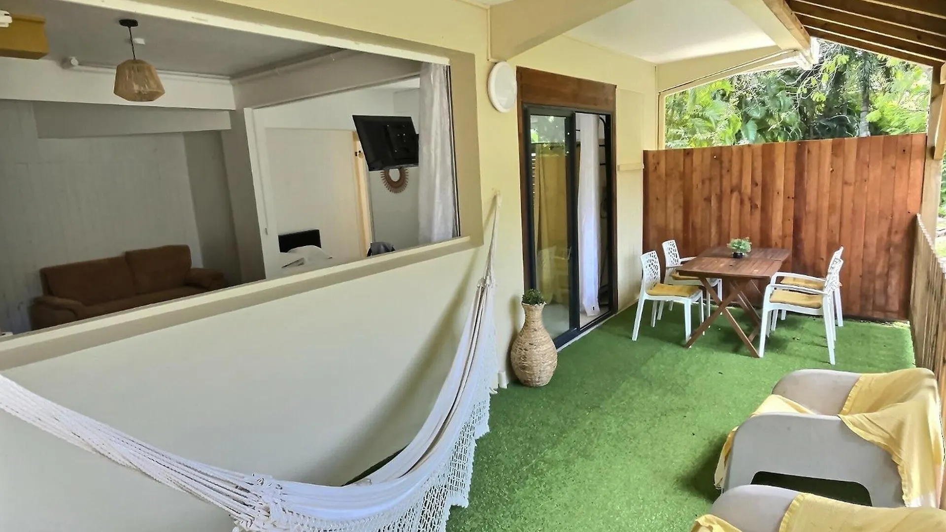 Cosy Studio De 2-4 Personnes A Prix Abordable Avec Grande Piscine Proche Plage Et Toutes Commodites Le Gosier  Apartamento Le Gosier (Grande-Terre)